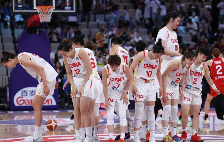 足的成长空, 老交替的关, 代球员具备