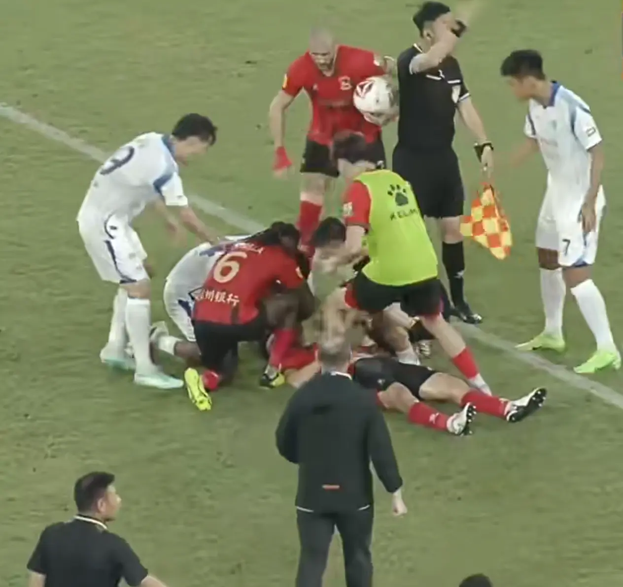 有惊无险, 进场