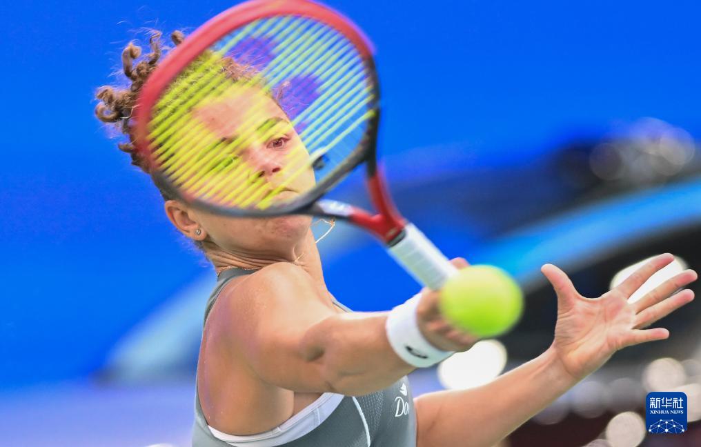 保利尼晋级, 陶森在比赛